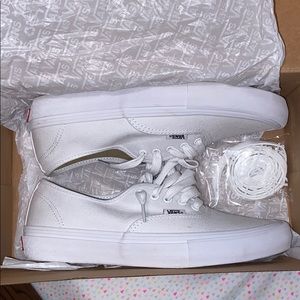 Authentic Pro VANS size 8.5 True White NEW